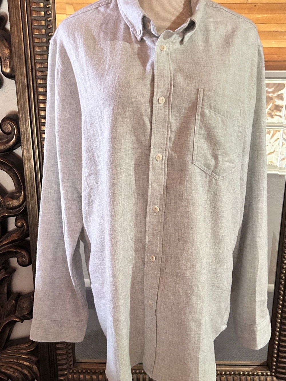 Rails Men's Light Gray Button-Down Shirt with Chest Pocket